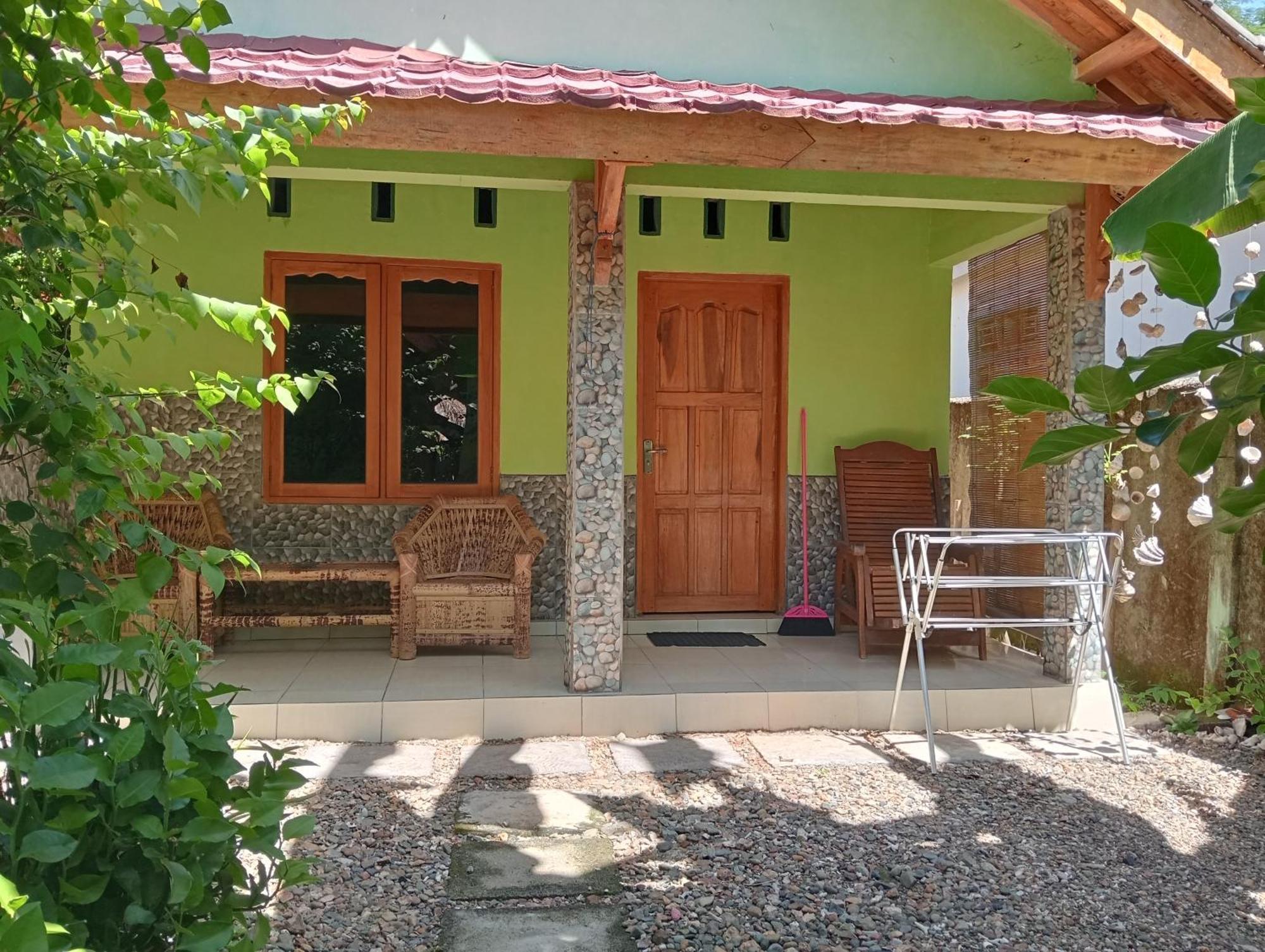 Pelangi Homestay Bungalow Gili Gede Sekotong Exteriör bild